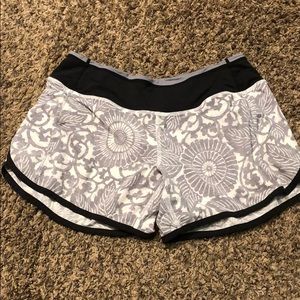 Lululemon turbo run shorts size 4 beachy floral